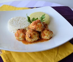 Almôndegas de FRANGO COM CALABRESA +PURÊ DE BATATAS