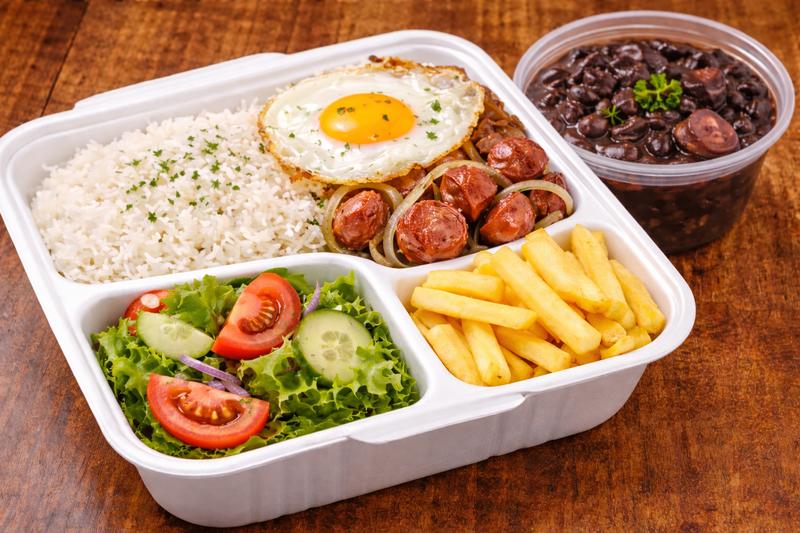 EXECUTIVA DE LINGUIÇA MINEIRA + OVO FRITO COM FRITAS E SALADA DO DIA