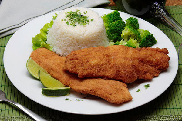 FILÉ DE PEIXE + SALADA DO DIA