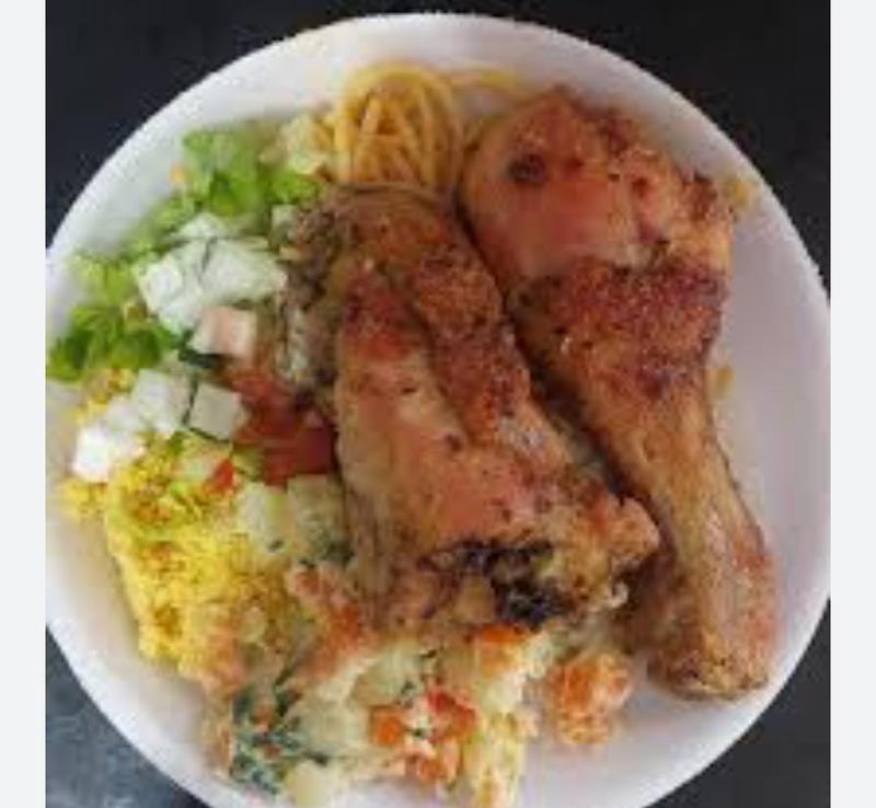 (mini )frango assado + SALADA DO DIA (quentinha n 7)