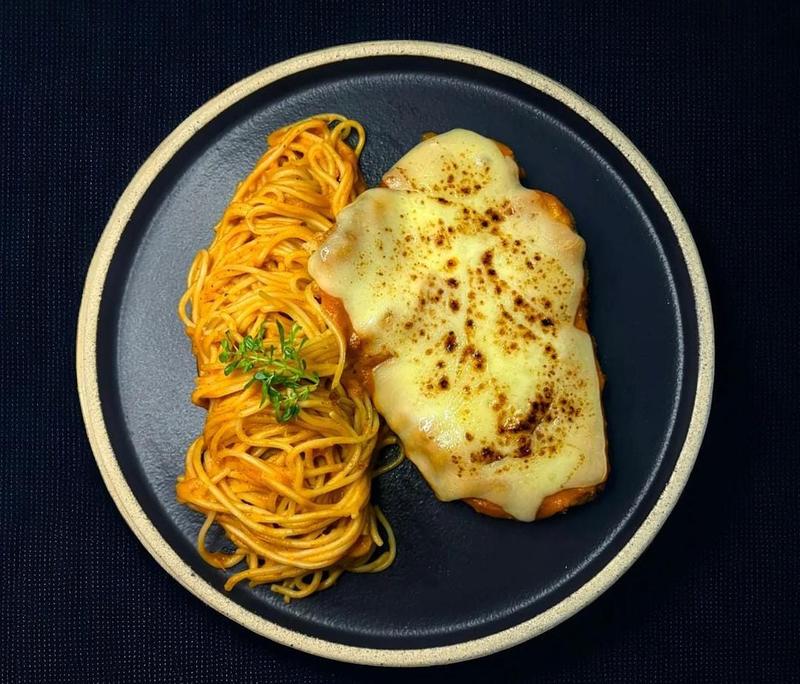 (mini) Espaguete ao molho com parmegiana quentinha pequena (n° 7)