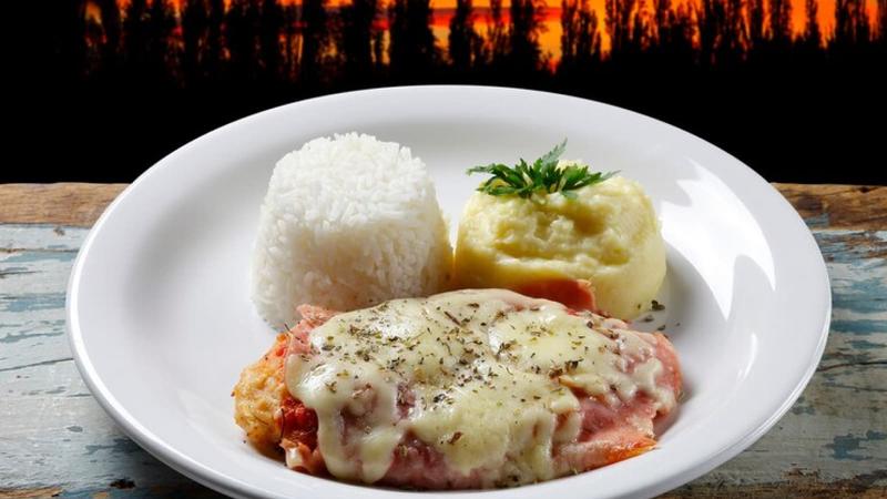 parmegiana de frango + PURÊ DE BATATAS