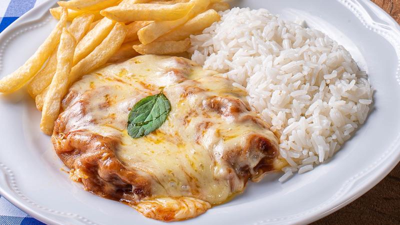 Parmegiana de frango com FRITAS